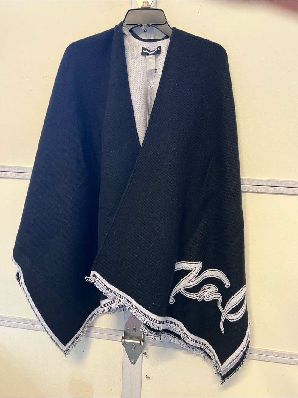 Karl Lagerfeld Paris poncho